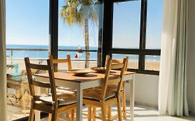 Victoria Beach Sunset Lounge